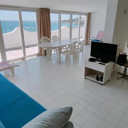 Penthouse Beachfront شقة